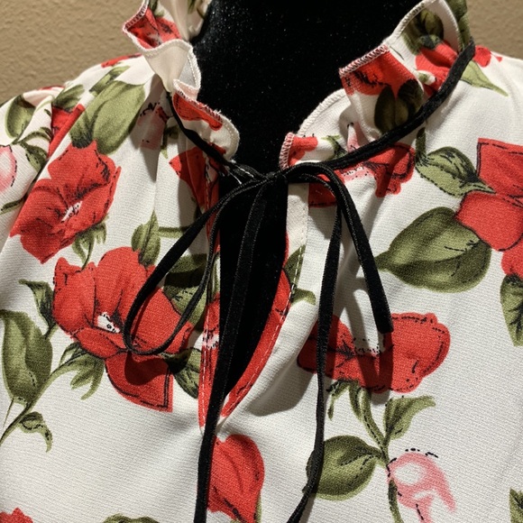 🌹 🌹 🌹 Red flowers blouse 🌹 🌹 🌹 - Picture 4 of 5